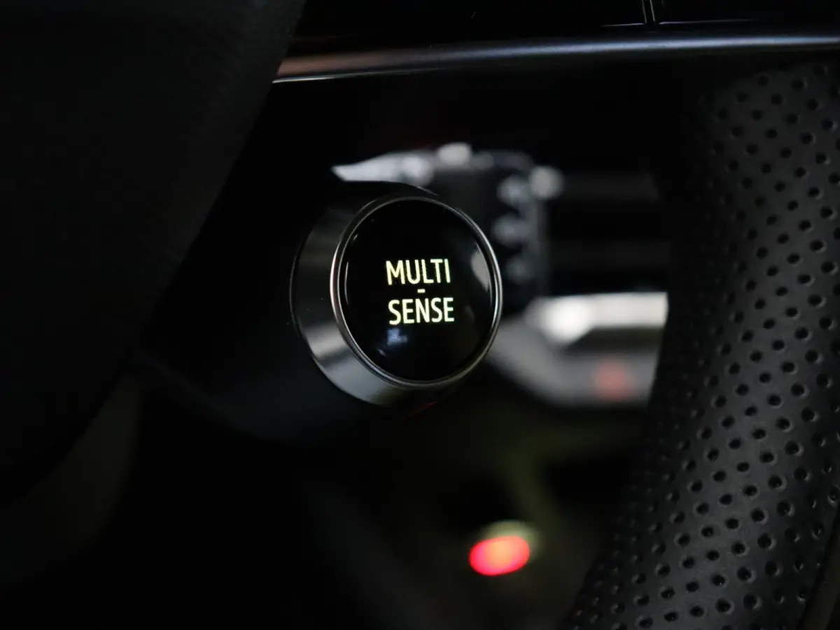 comfort range iconic cinq 52 kWh | Vijf jaar garantie | Harman Kardon | Stoel- en stuurwielverwarming | Blind spot warning |