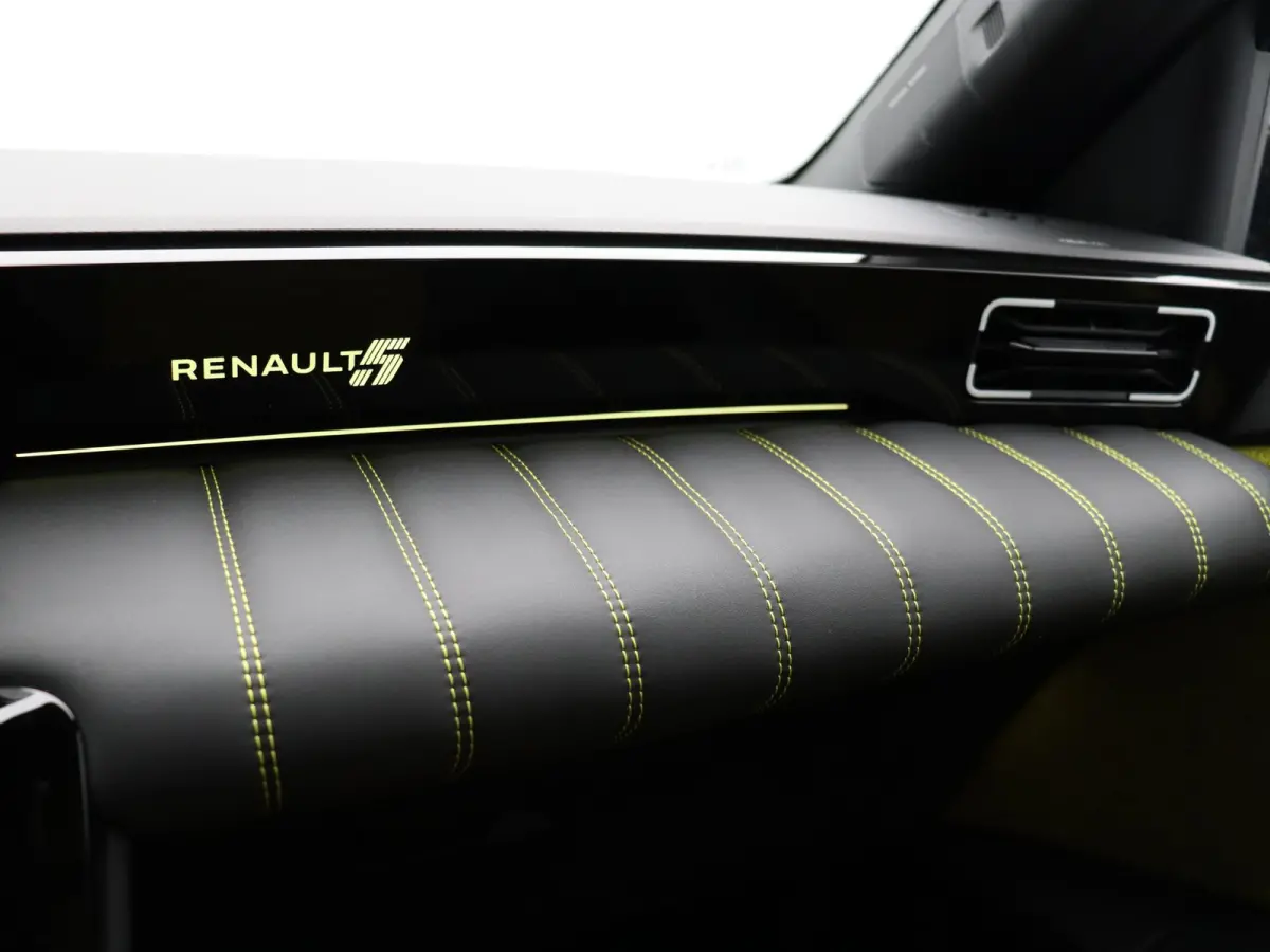 comfort range iconic cinq 52 kWh | Vijf jaar garantie | Harman Kardon | Stoel- en stuurwielverwarming | Blind spot warning |