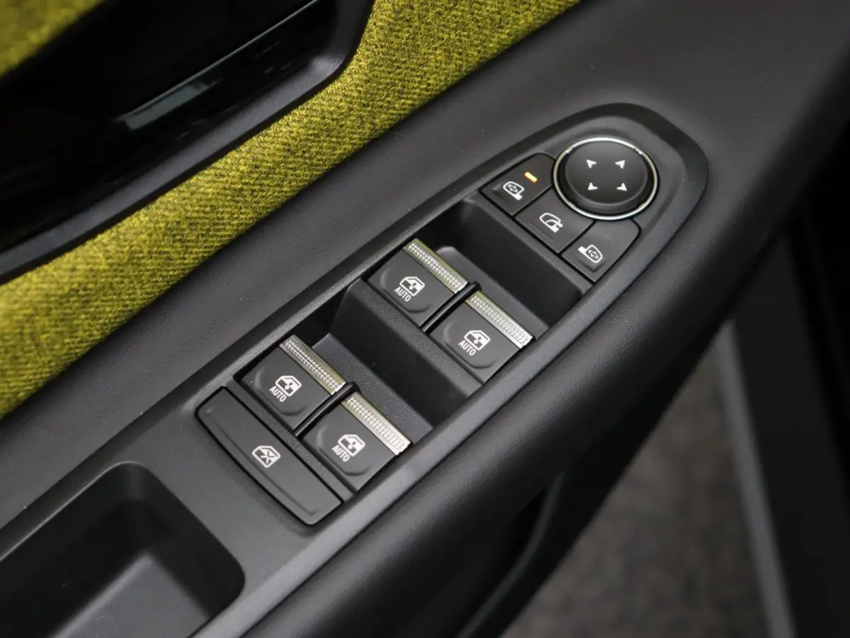 comfort range iconic cinq 52 kWh | Vijf jaar garantie | Harman Kardon | Stoel- en stuurwielverwarming | Blind spot warning |
