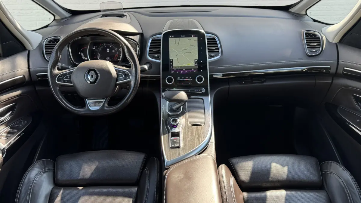 1.8 TCe Initiale Paris 7p. Automaat Afn.Trekhaak Camera Navi Carplay Cruise PDC V+A Clima Sfeerverlichting