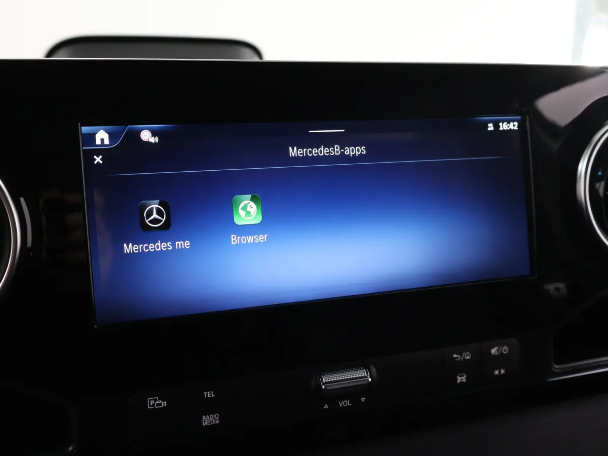 315 CDI | L2 H1 | RWD | PRO | Parkeercamera | Airco | Dodehoekassistent | Zijwindassistent | Cruise Control | Chauffeursstoel |