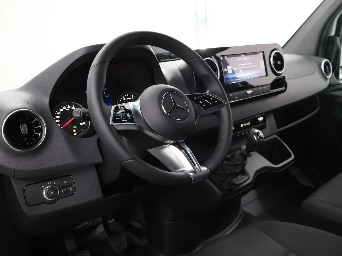 315 CDI | L2 H1 | RWD | PRO | Parkeercamera | Airco | Dodehoekassistent | Zijwindassistent | Cruise Control | Chauffeursstoel |