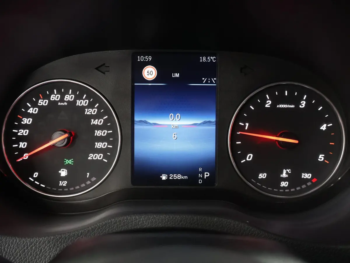 319 CDI L2 H2 RWD Select | Achteruitrijcamera | Airco | Cruise Control | Apple Carplay | LED Koplampen | Distronic Adaptieve Cruise Control | Navigatie