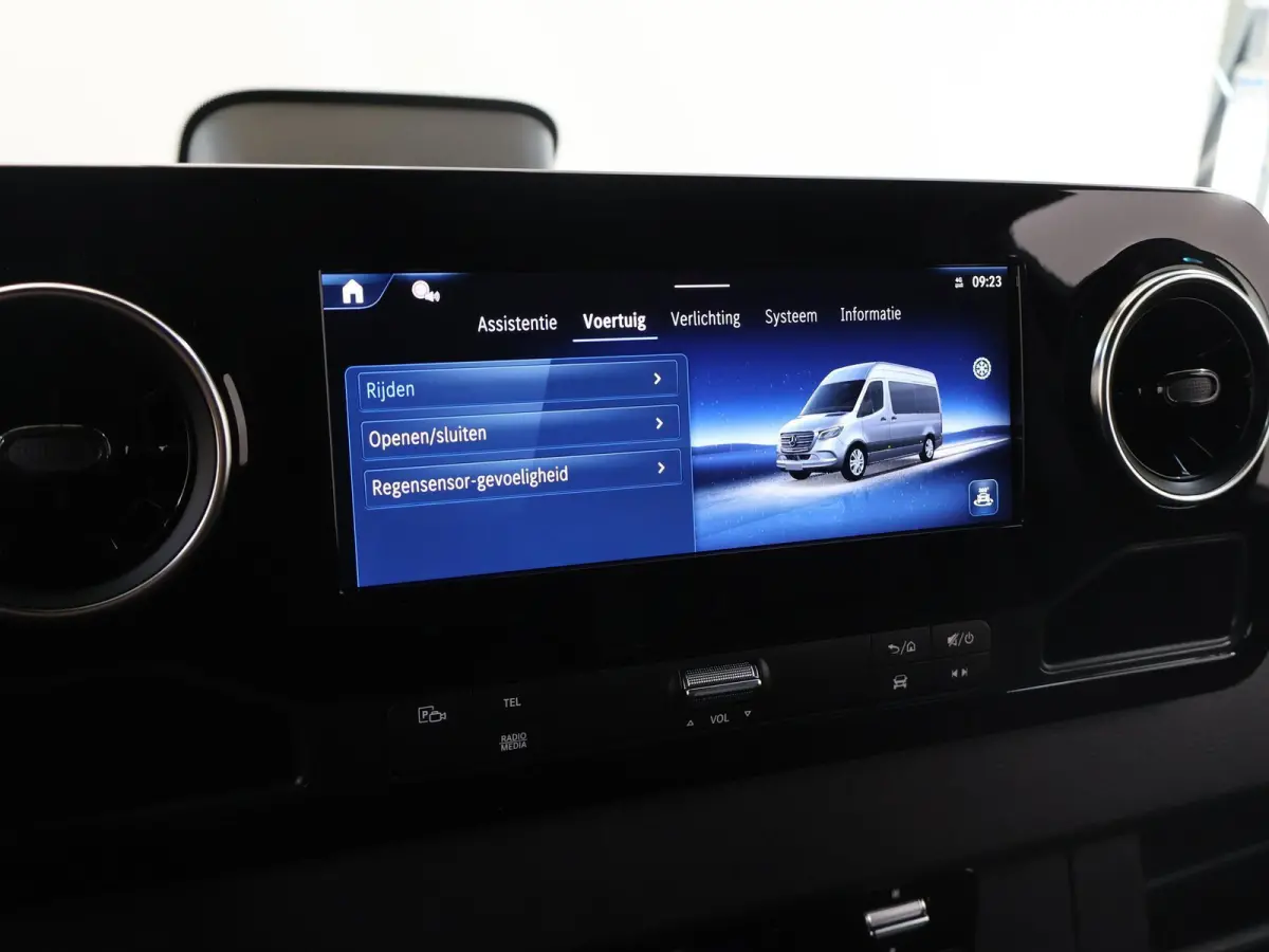 315 CDI | L2 H2 | RWD | Aut. | PRO | BPM VRIJ! | ACHTERUITRIJCAMERA | 3500 KG AHW | DODEHOEKASSISTENT | AIRCO | CRUISE | CARPLAY | ANDROID AUTO | METALLIC | 3-ZITS | MBUX SYSTEEM GROOT