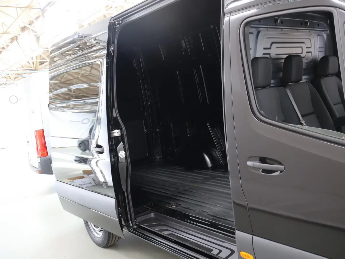 315 CDI | L2 H2 | RWD | Aut. | PRO | BPM VRIJ! | ACHTERUITRIJCAMERA | 3500 KG AHW | DODEHOEKASSISTENT | AIRCO | CRUISE | CARPLAY | ANDROID AUTO | METALLIC | 3-ZITS | MBUX SYSTEEM GROOT