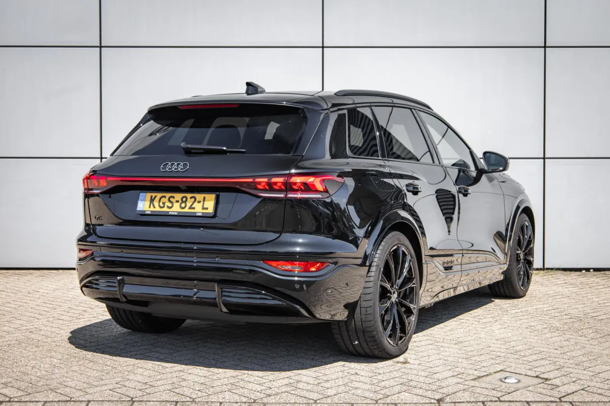 252pk S edition 83 kWh | 22" Velgen | Trekhaak | Bijrijdersscherm