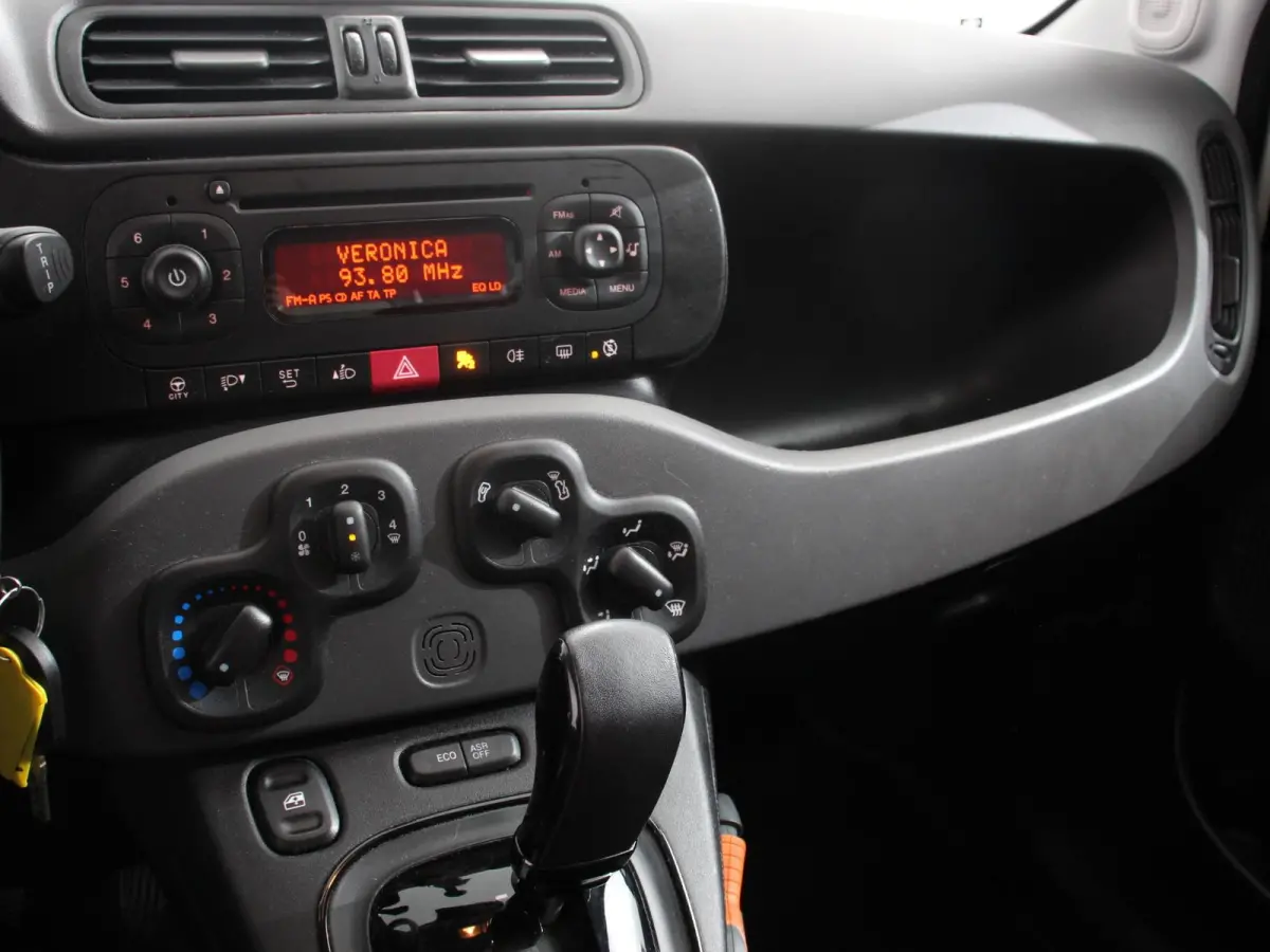0.9 TwinAir Automaat Edizione Cool Airco Cruise control Radio /cd Cv met afstand bediening Electrische ramen