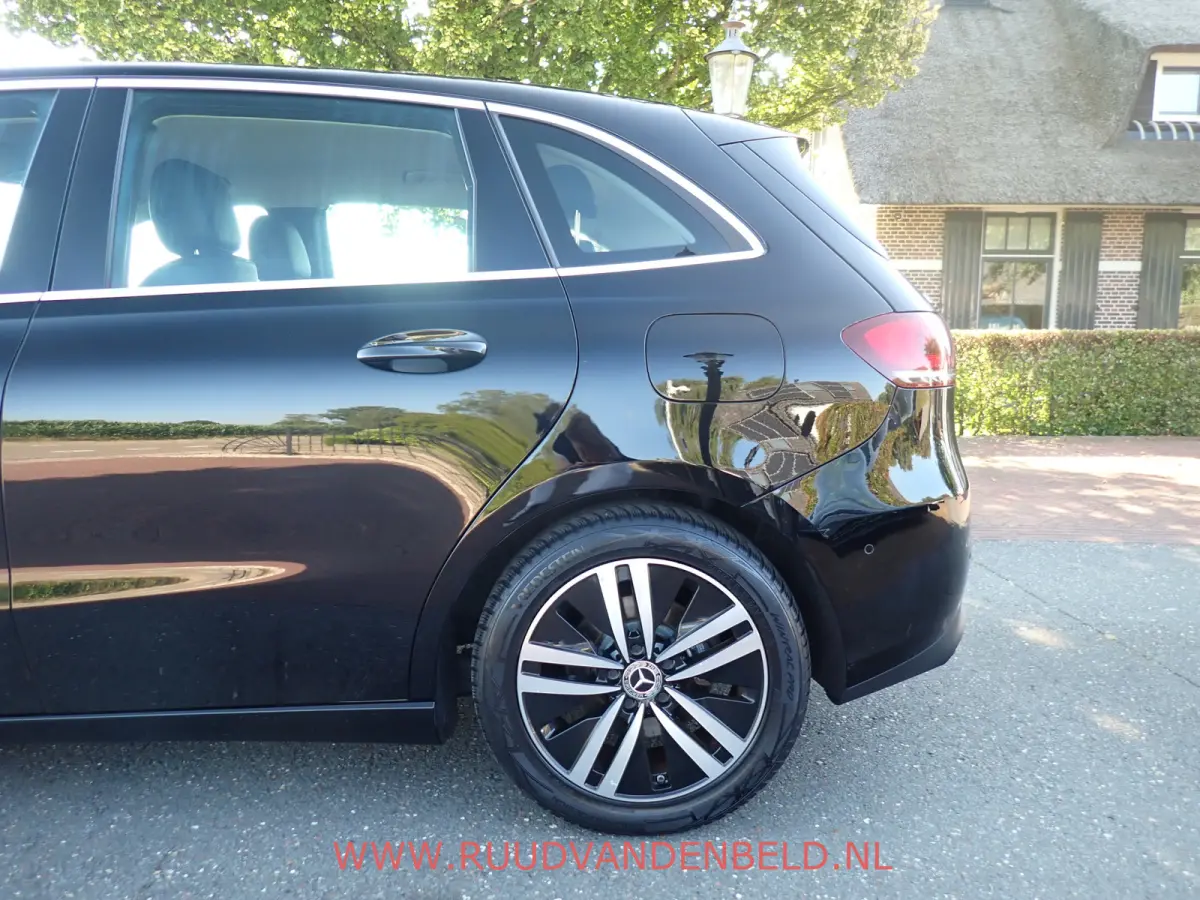 200 SPORTLEER / SFEERVERLICHTING / NAVI / STOELVERWARMING