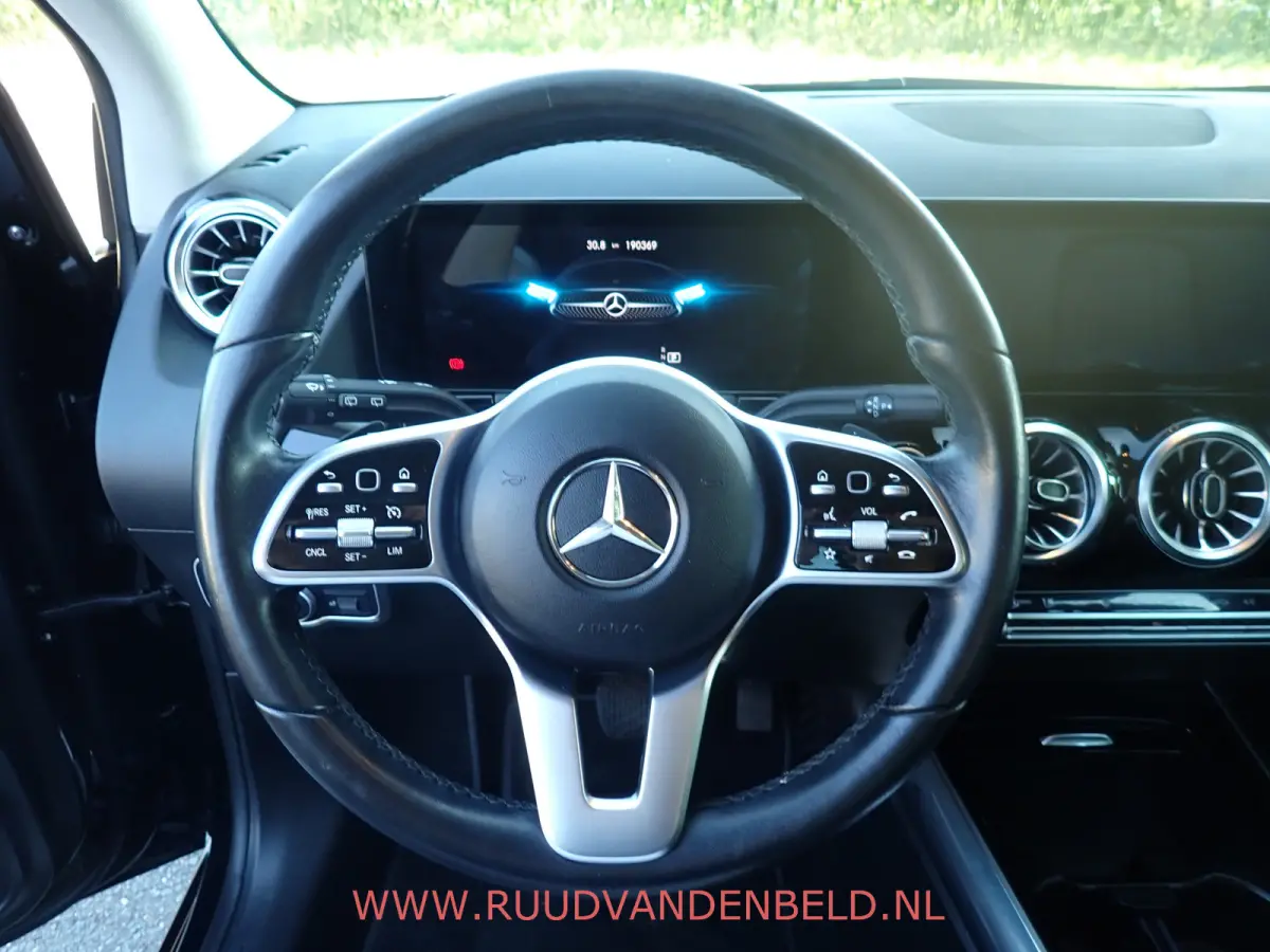 200 SPORTLEER / SFEERVERLICHTING / NAVI / STOELVERWARMING