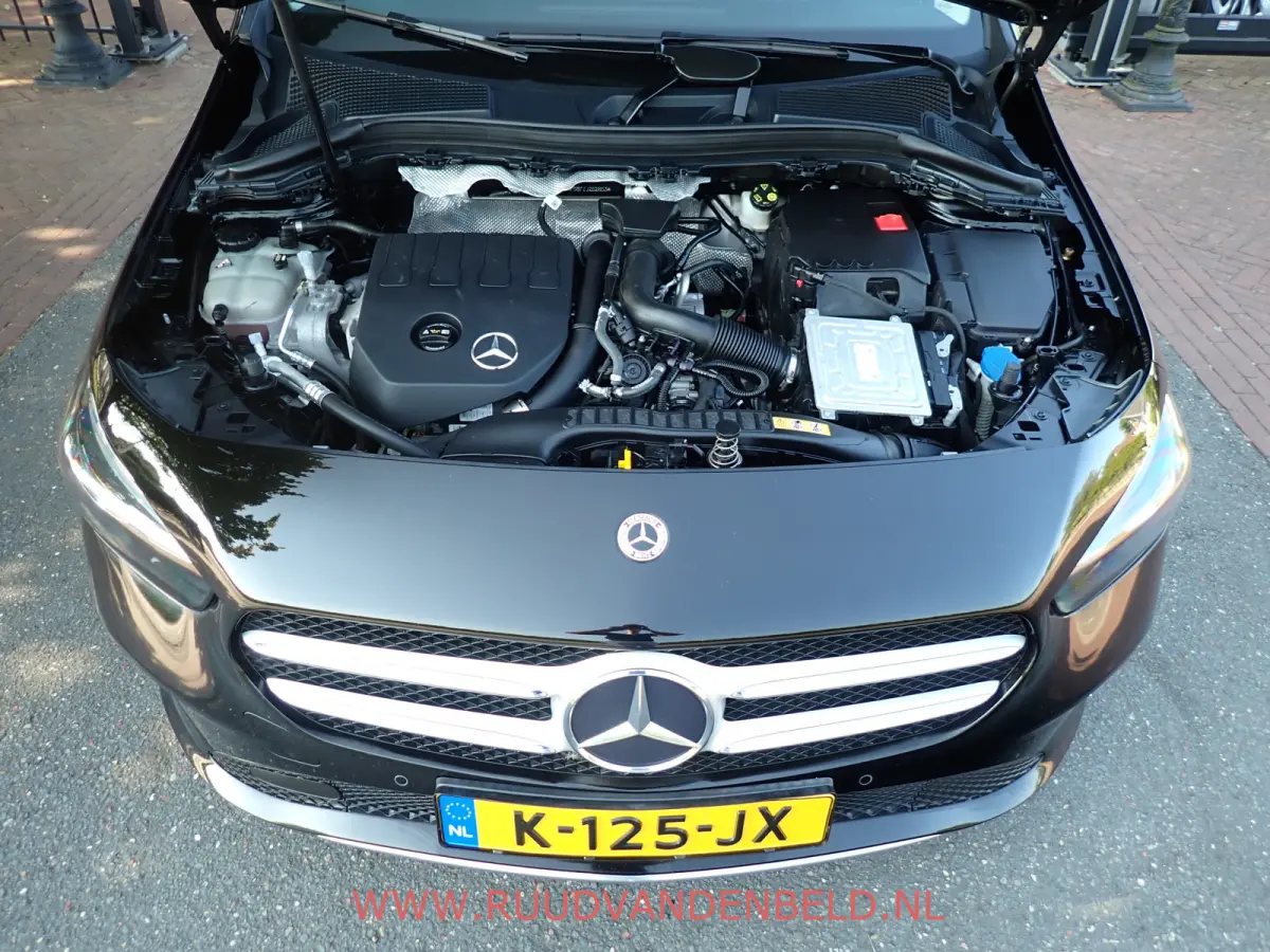 200 SPORTLEER / SFEERVERLICHTING / NAVI / STOELVERWARMING