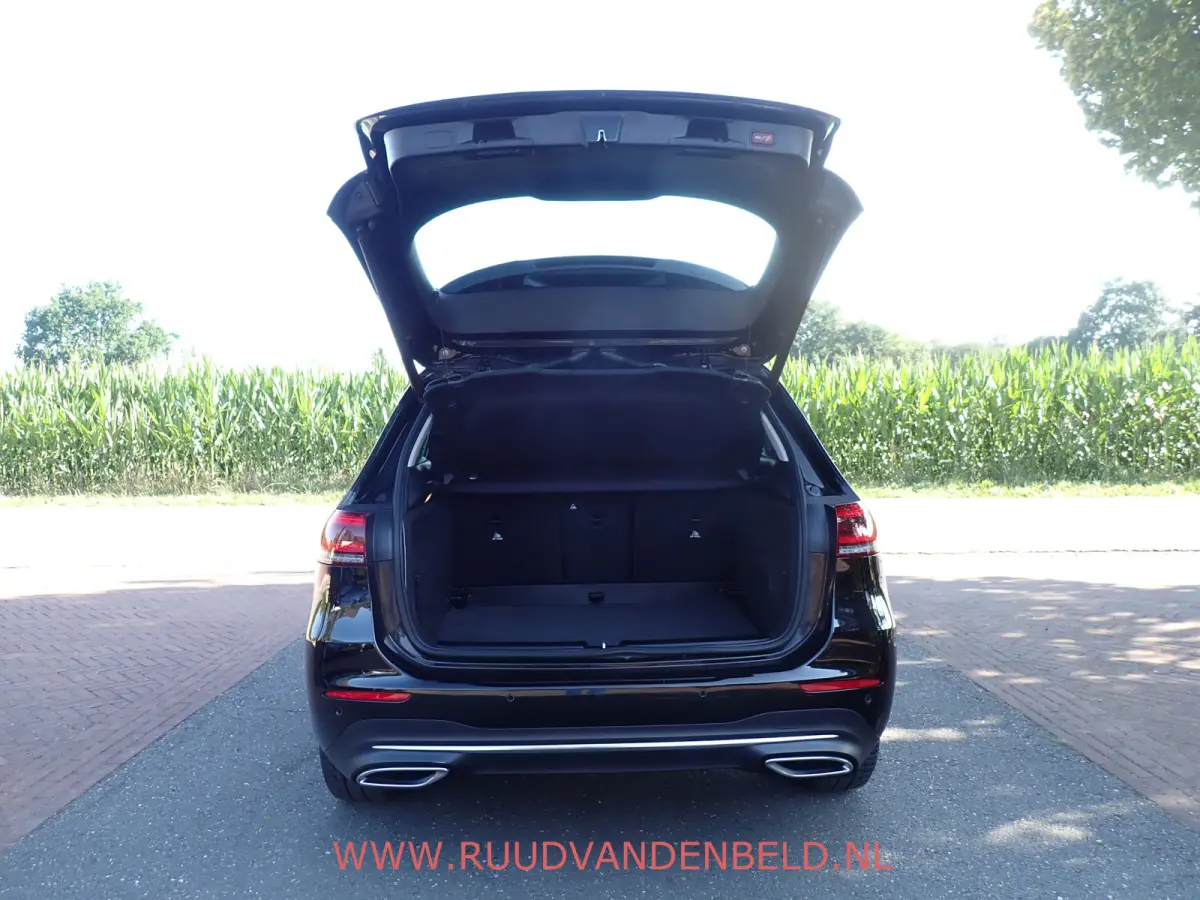 200 SPORTLEER / SFEERVERLICHTING / NAVI / STOELVERWARMING