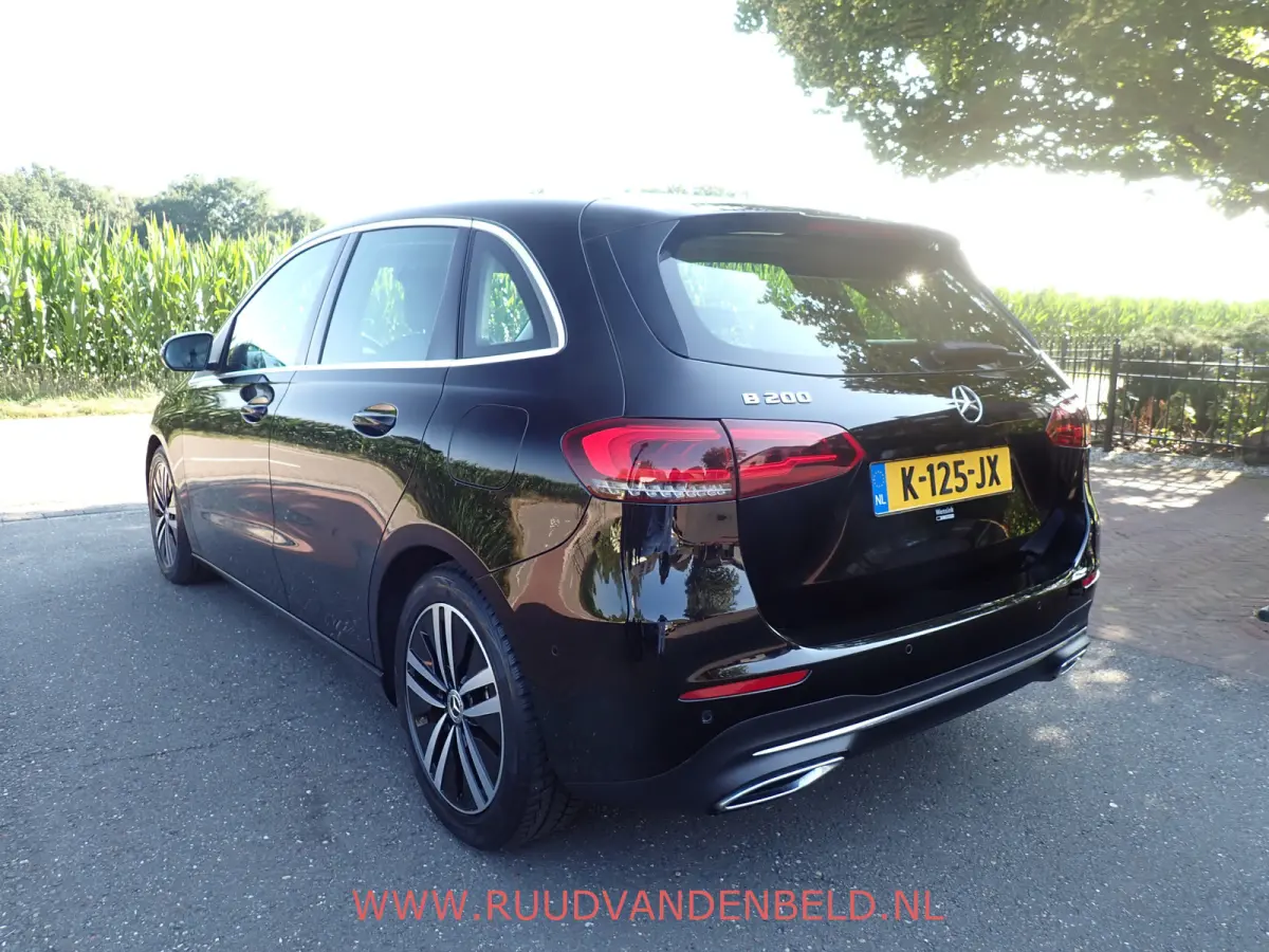 200 SPORTLEER / SFEERVERLICHTING / NAVI / STOELVERWARMING