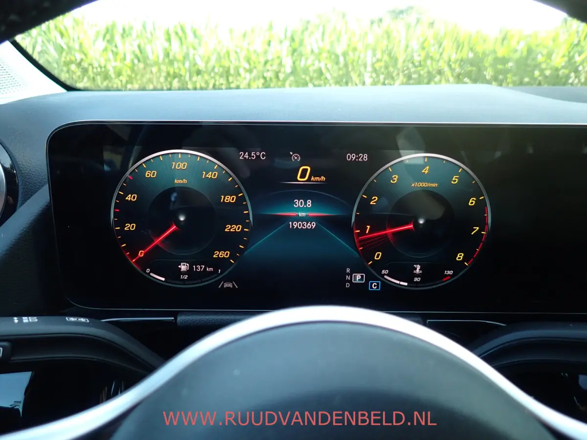 200 SPORTLEER / SFEERVERLICHTING / NAVI / STOELVERWARMING