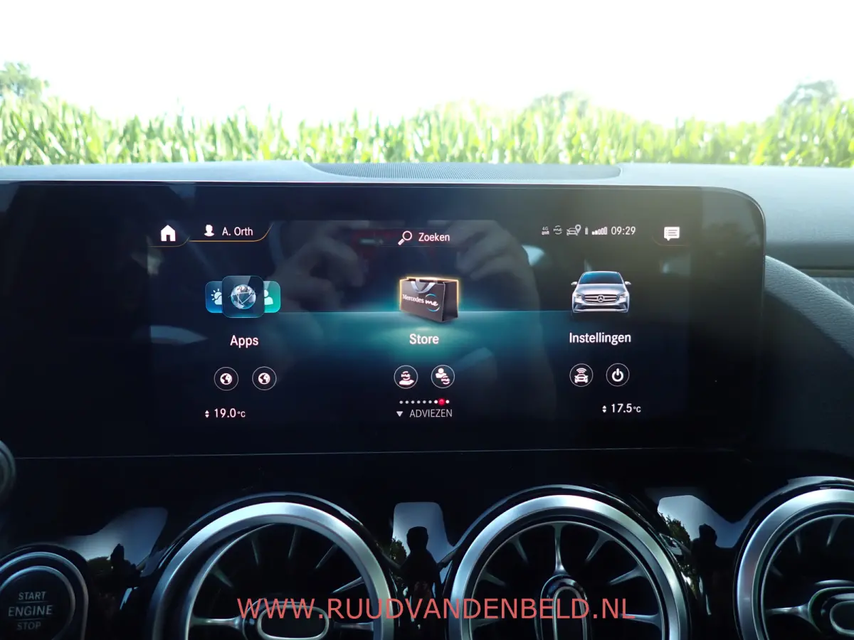 200 SPORTLEER / SFEERVERLICHTING / NAVI / STOELVERWARMING