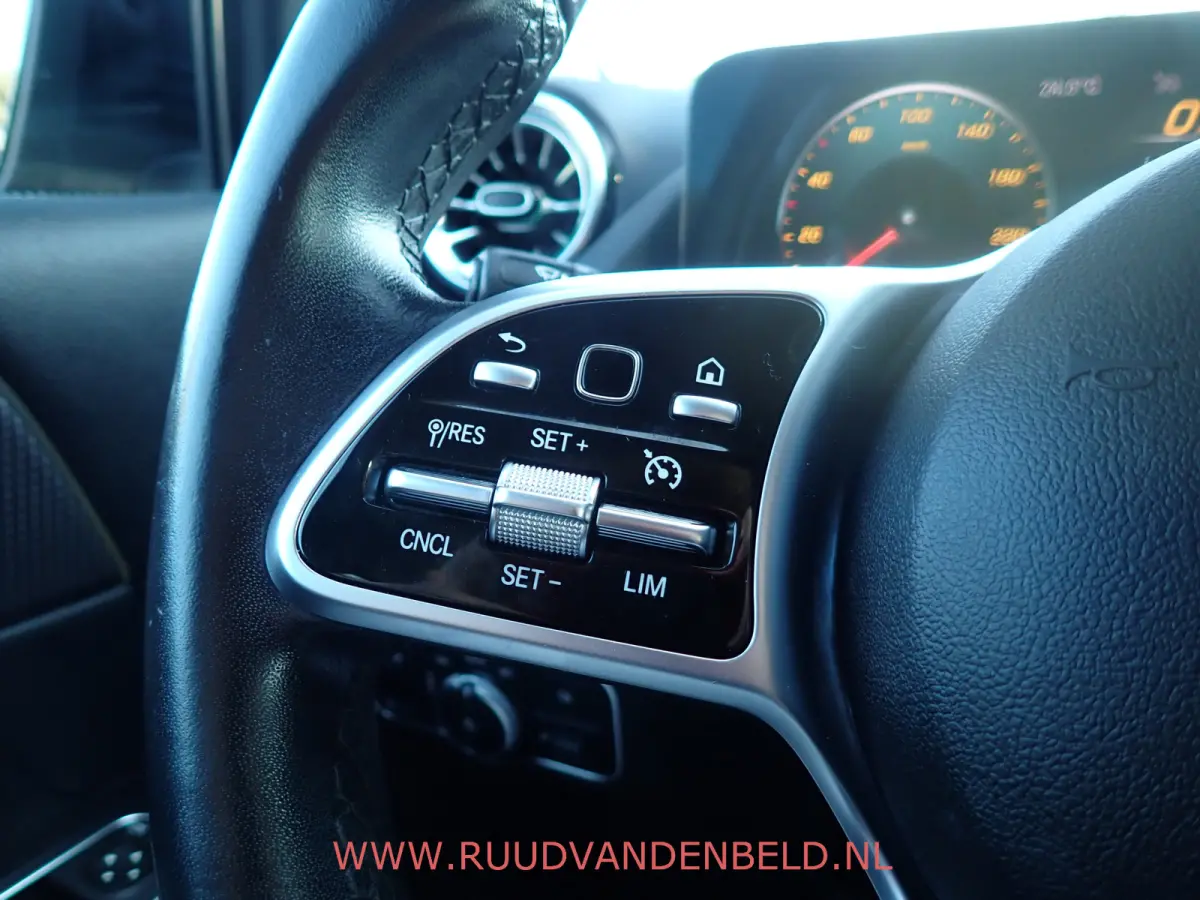200 SPORTLEER / SFEERVERLICHTING / NAVI / STOELVERWARMING