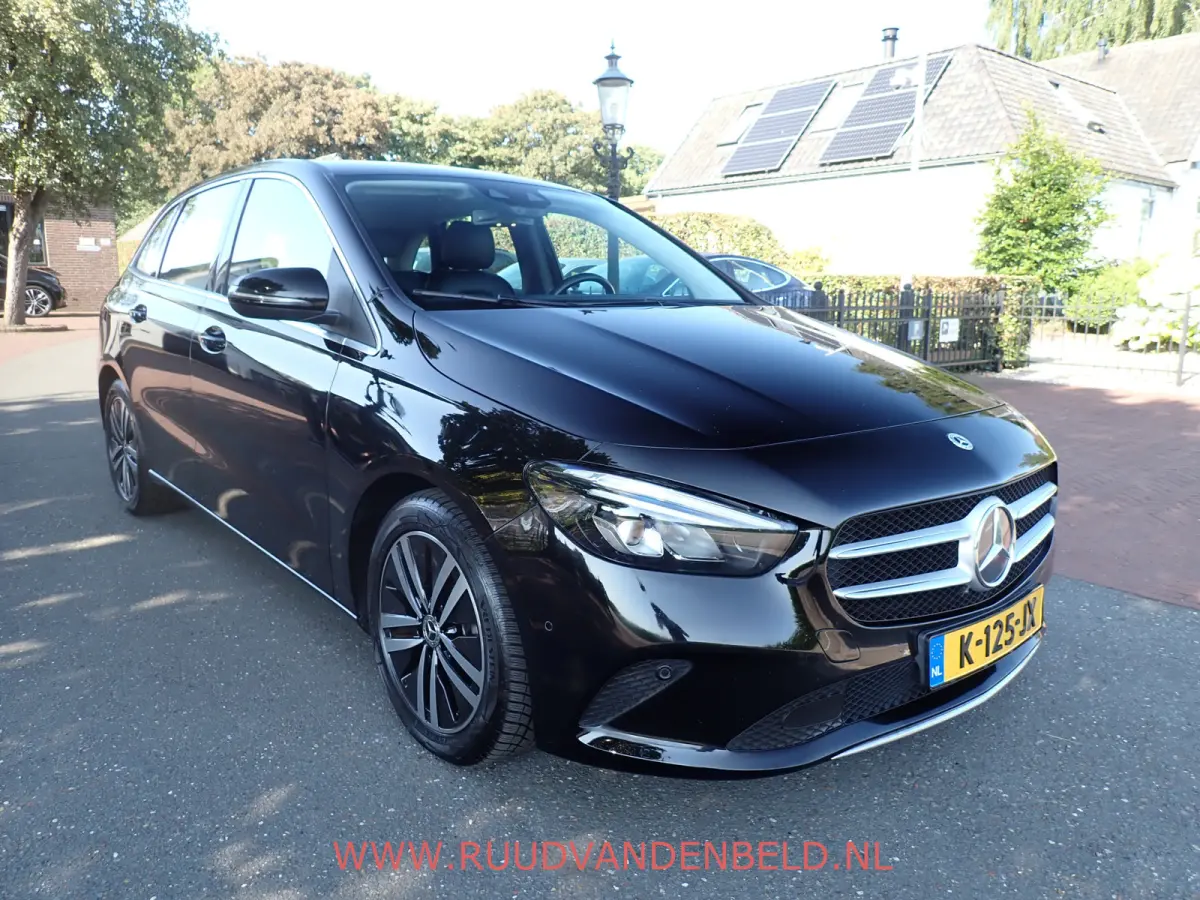 200 SPORTLEER / SFEERVERLICHTING / NAVI / STOELVERWARMING