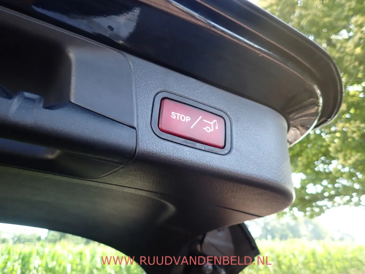 200 SPORTLEER / SFEERVERLICHTING / NAVI / STOELVERWARMING