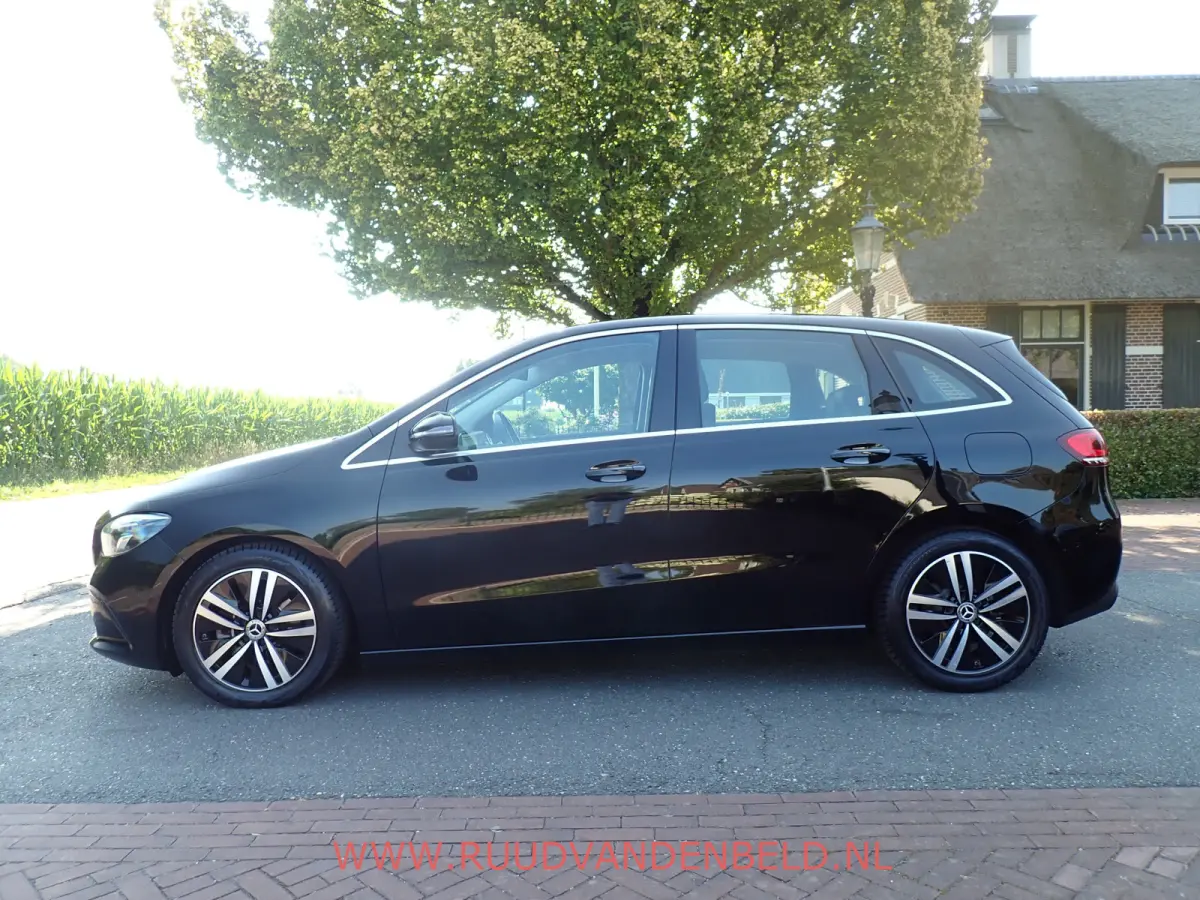 200 SPORTLEER / SFEERVERLICHTING / NAVI / STOELVERWARMING