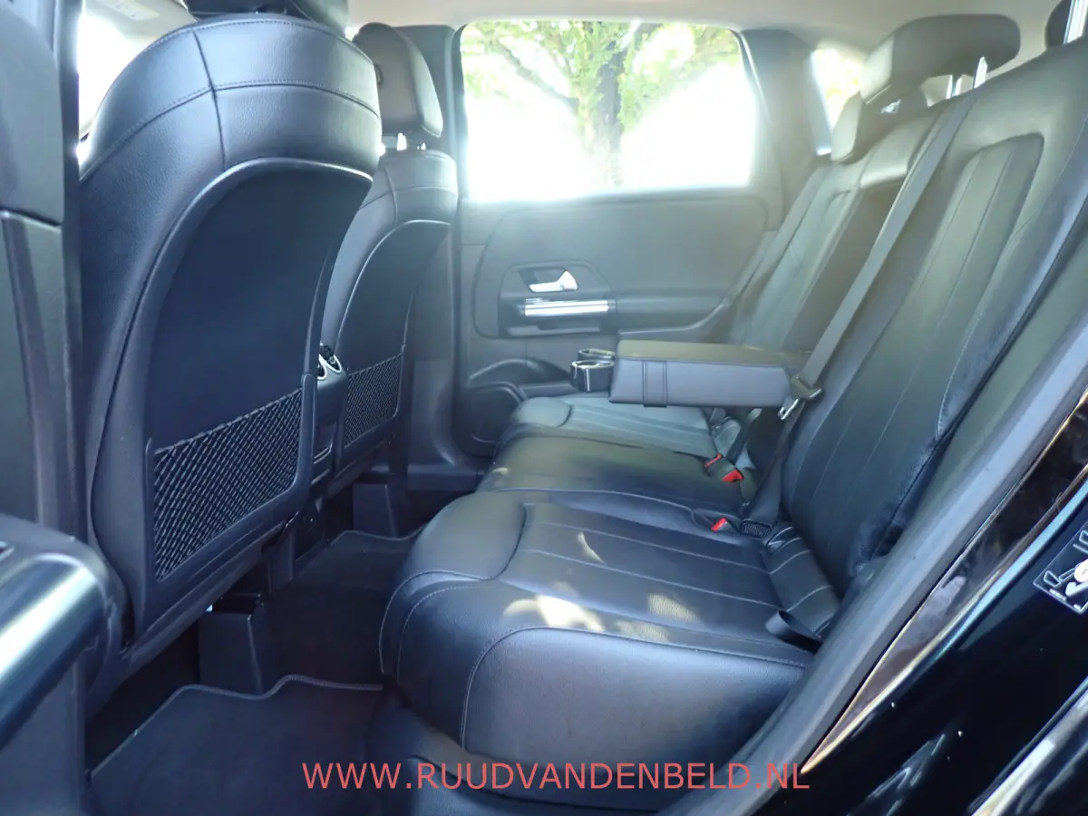 200 SPORTLEER / SFEERVERLICHTING / NAVI / STOELVERWARMING