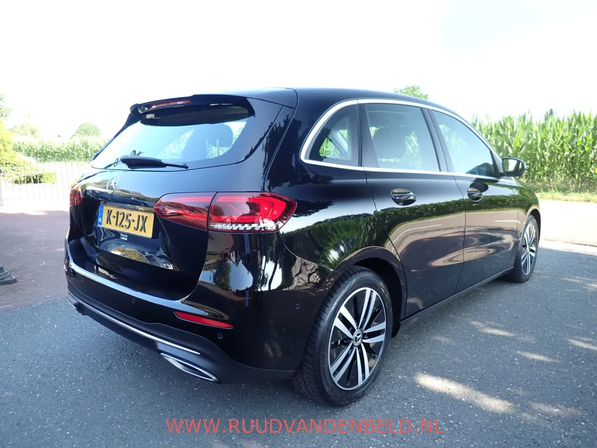 200 SPORTLEER / SFEERVERLICHTING / NAVI / STOELVERWARMING