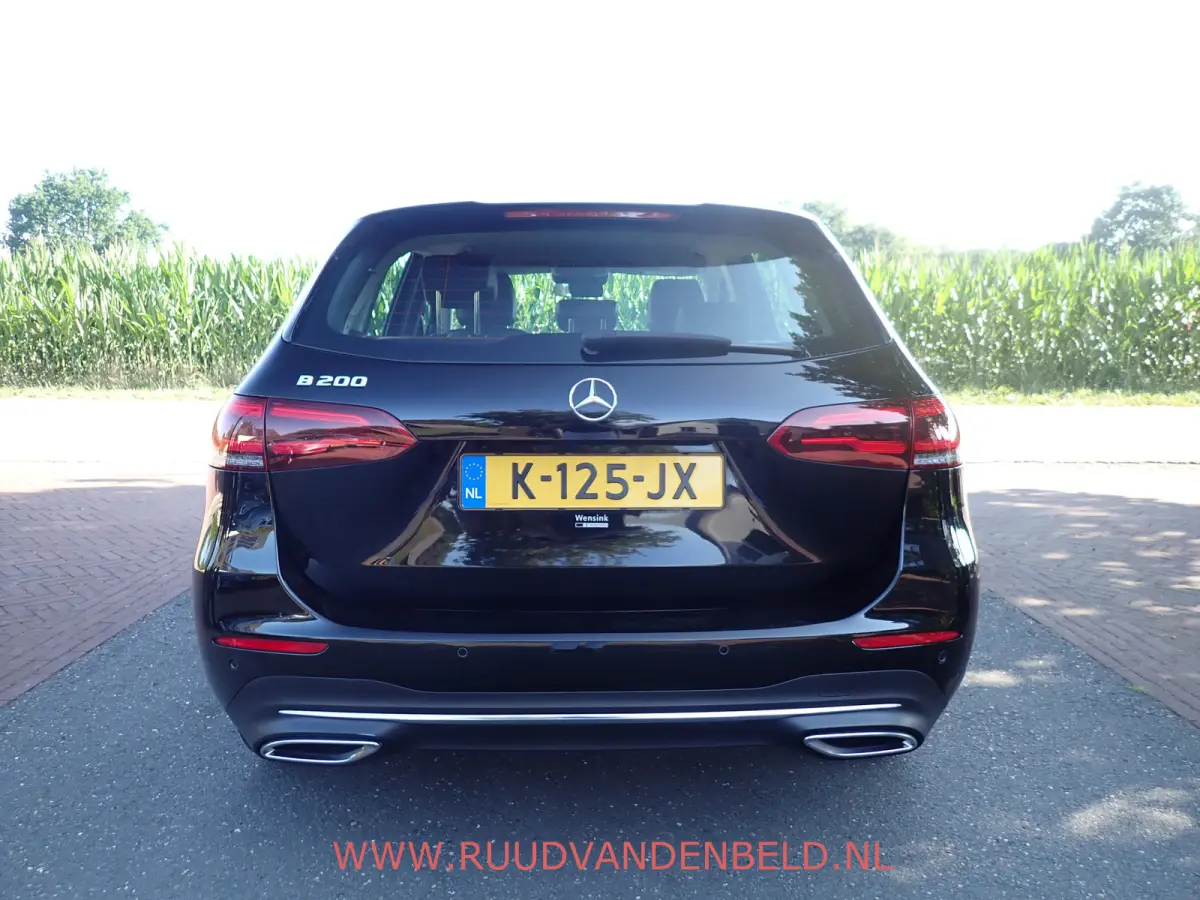 200 SPORTLEER / SFEERVERLICHTING / NAVI / STOELVERWARMING