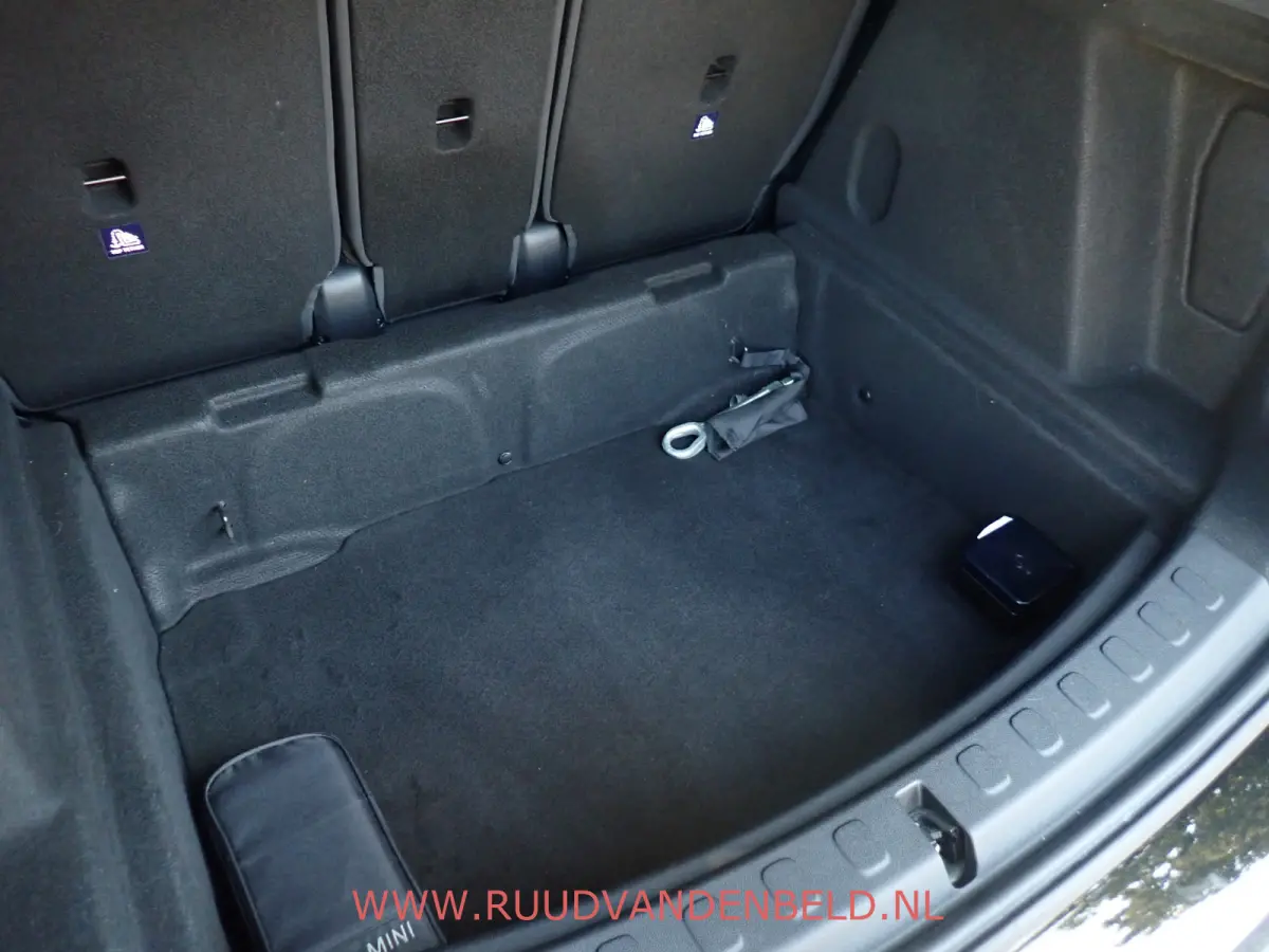 1.5 Cooper JCW-PACK / HARMON&KARDON / CARPLAY / SPORTSTOEL /