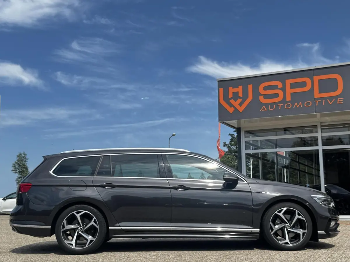 2.0TSI R-Line Business +|IQ|Trekha