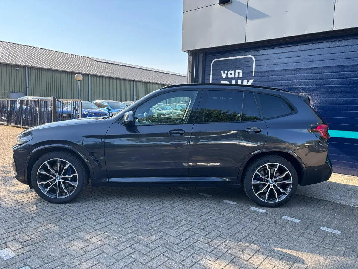 xDrive30e High Executive M-Sport Panoramadak Harman Kardon 20 inch LMV Head-up display