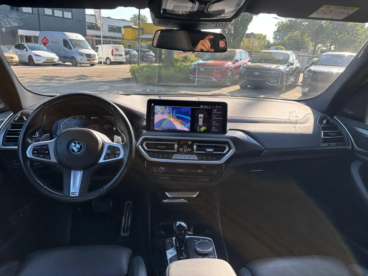 xDrive30e High Executive M-Sport Panoramadak Harman Kardon 20 inch LMV Head-up display