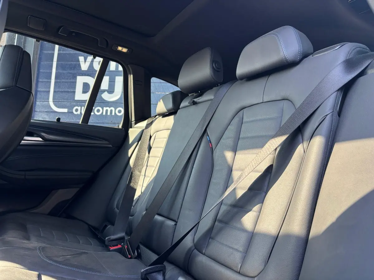 xDrive30e High Executive M-Sport Panoramadak Harman Kardon 20 inch LMV Head-up display