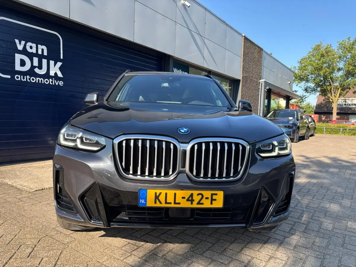 xDrive30e High Executive M-Sport Panoramadak Harman Kardon 20 inch LMV Head-up display