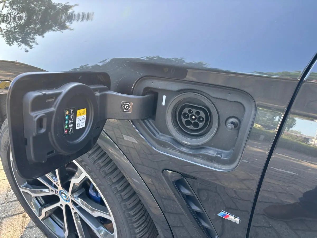 xDrive30e High Executive M-Sport Panoramadak Harman Kardon 20 inch LMV Head-up display