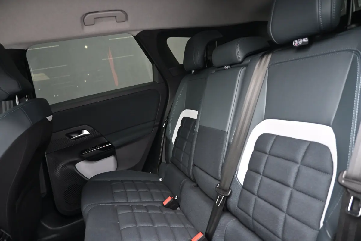 1.6 Plug-In Hybrid 195 Business Tot 8 Jaar Garantie! | 7,4kW Lader | Adaptive Cruise | Comfortstoelen | Keyless-Entry | Navigatie | 360 Camera | !!