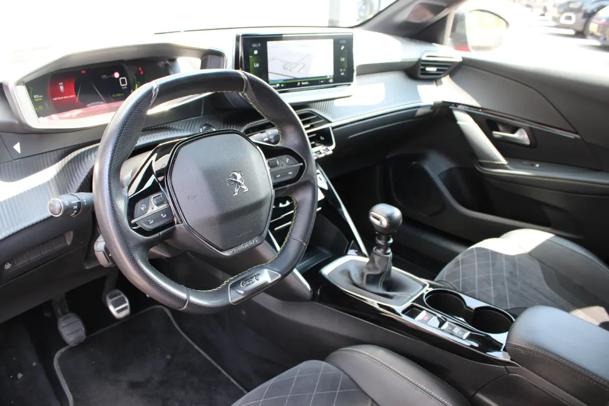 1.2 PureTech GT Pack | Navigatie | Camera | Stoelverwarming | Trekhaak | Alcantara | NL auto | Apple Carplay |