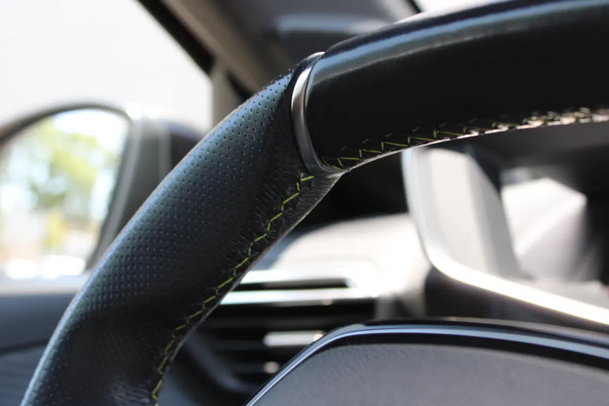 1.2 PureTech GT Pack | Navigatie | Camera | Stoelverwarming | Trekhaak | Alcantara | NL auto | Apple Carplay |
