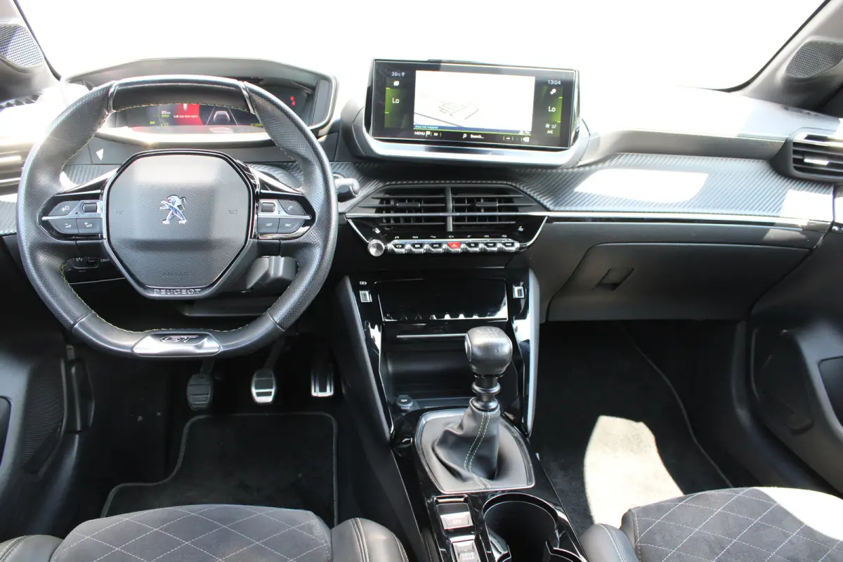 1.2 PureTech GT Pack | Navigatie | Camera | Stoelverwarming | Trekhaak | Alcantara | NL auto | Apple Carplay |