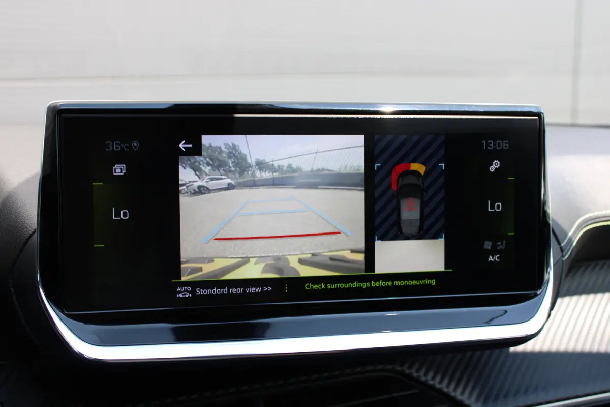 1.2 PureTech GT Pack | Navigatie | Camera | Stoelverwarming | Trekhaak | Alcantara | NL auto | Apple Carplay |