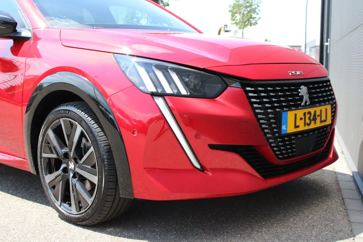 1.2 PureTech GT Pack | Navigatie | Camera | Stoelverwarming | Trekhaak | Alcantara | NL auto | Apple Carplay |