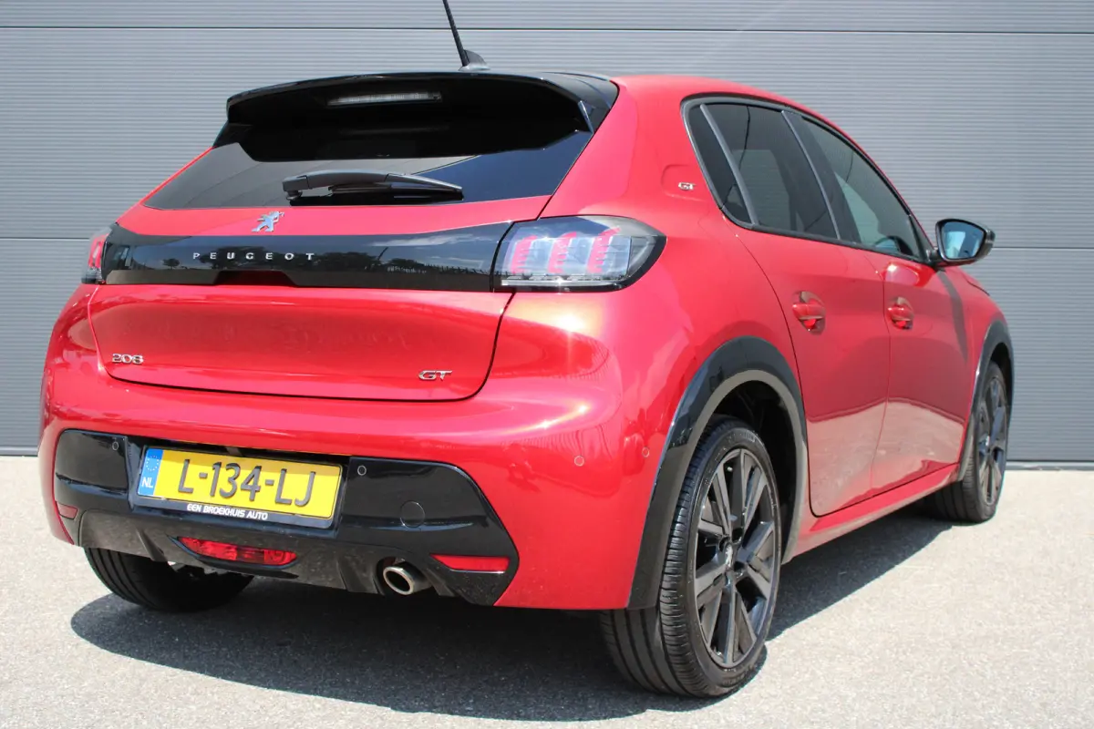 1.2 PureTech GT Pack | Navigatie | Camera | Stoelverwarming | Trekhaak | Alcantara | NL auto | Apple Carplay |