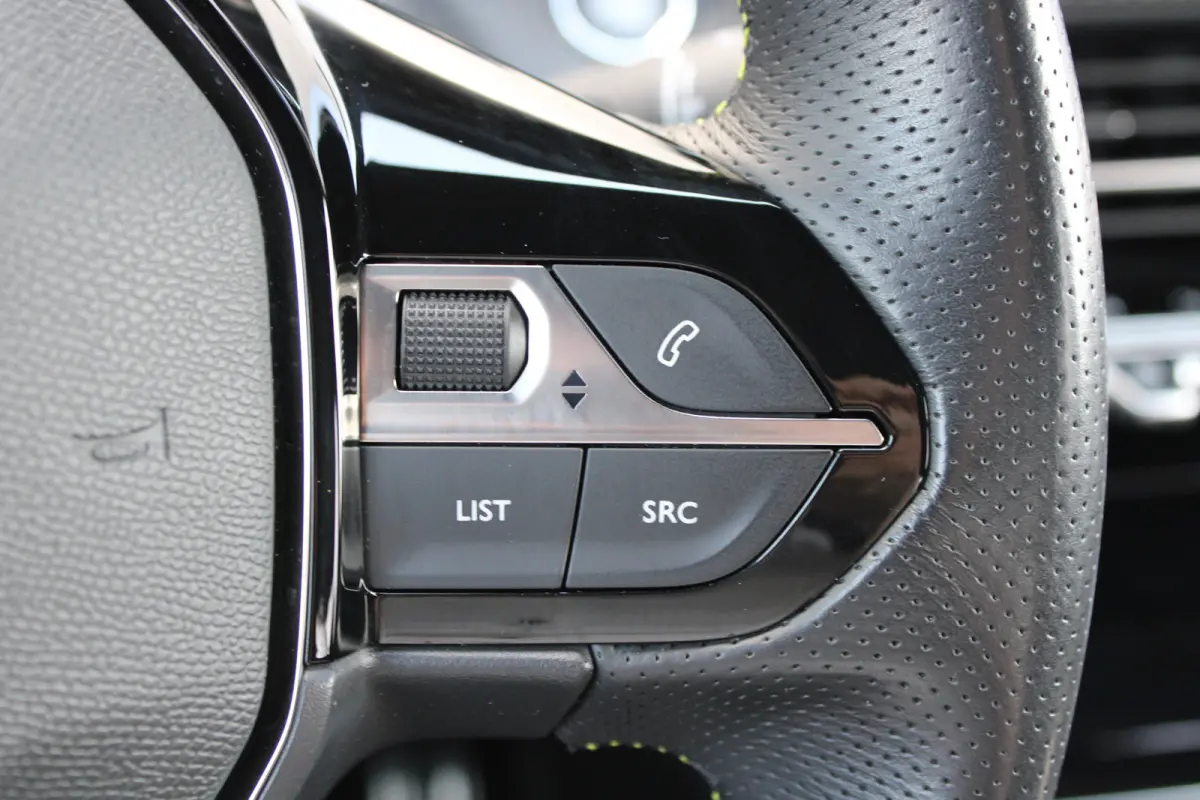 1.2 PureTech GT Pack | Navigatie | Camera | Stoelverwarming | Trekhaak | Alcantara | NL auto | Apple Carplay |