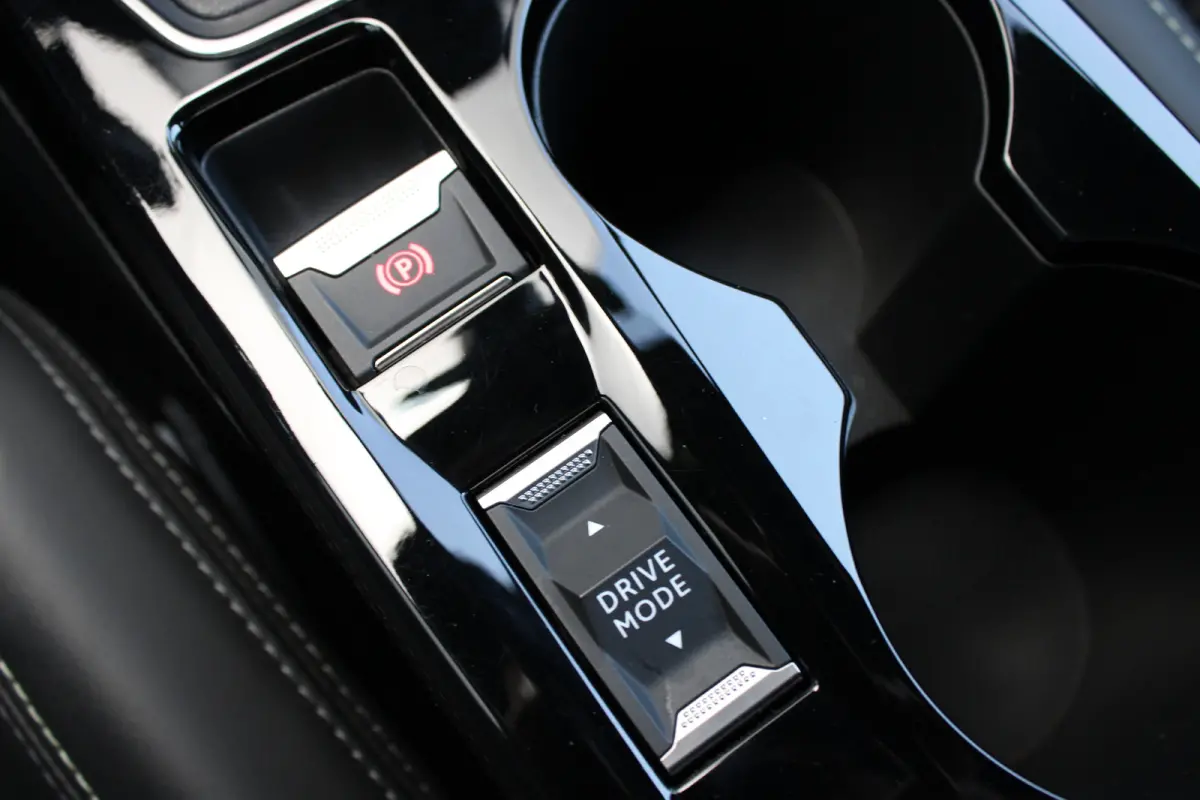 1.2 PureTech GT Pack | Navigatie | Camera | Stoelverwarming | Trekhaak | Alcantara | NL auto | Apple Carplay |
