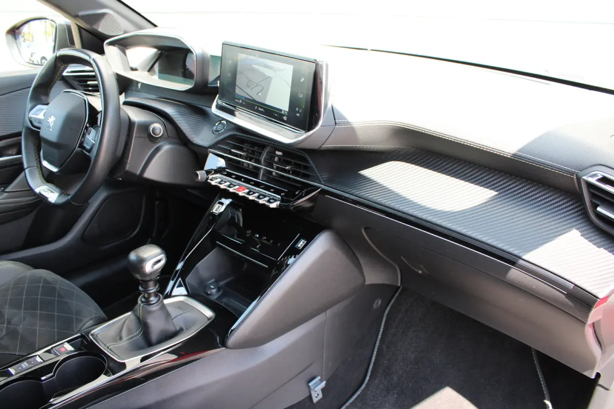 1.2 PureTech GT Pack | Navigatie | Camera | Stoelverwarming | Trekhaak | Alcantara | NL auto | Apple Carplay |