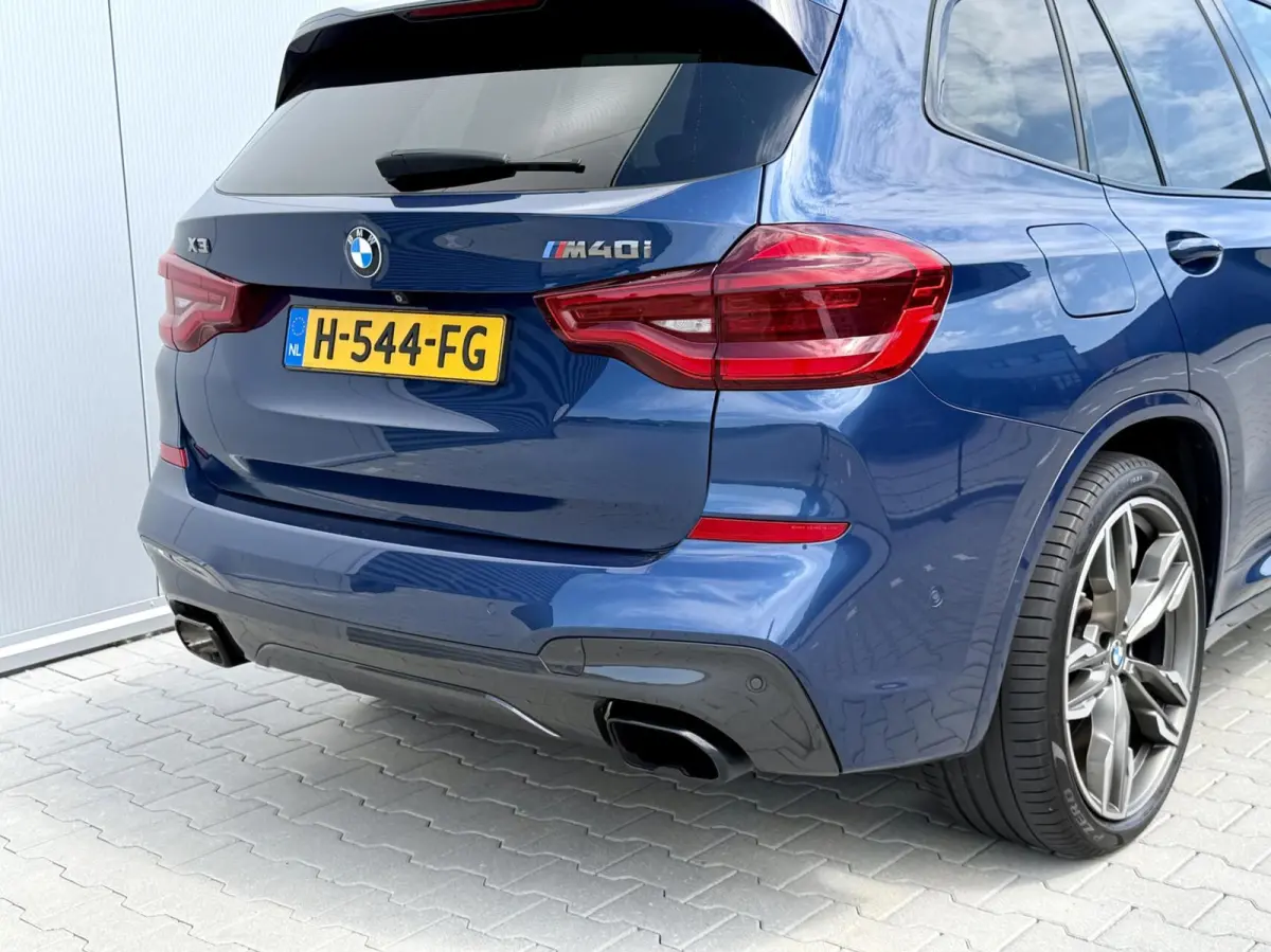 M40i xDrive High Executive - Phytonic Blue Pearl Metallic