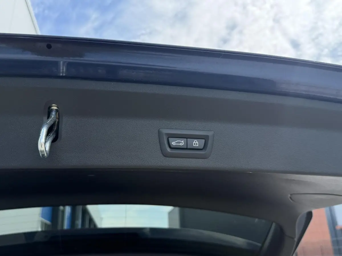M40i xDrive High Executive - Phytonic Blue Pearl Metallic