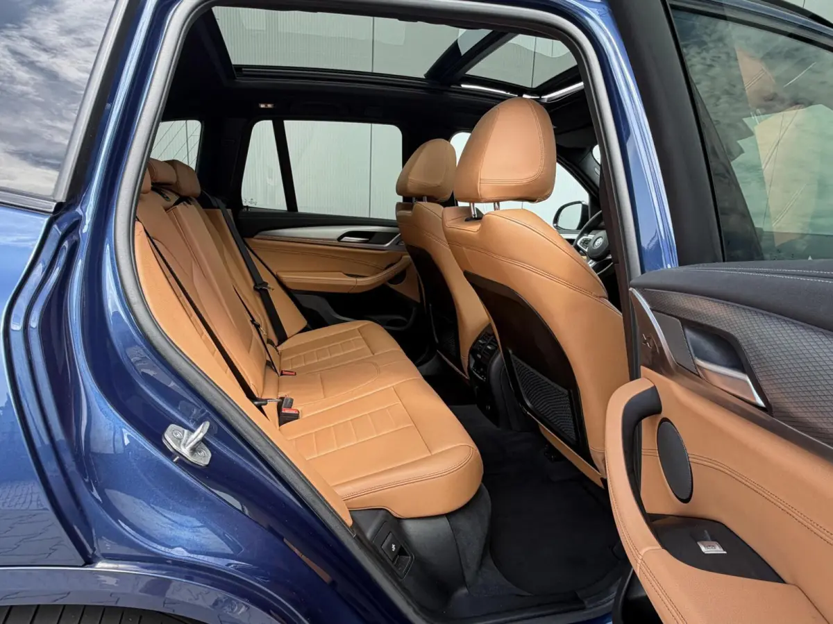 M40i xDrive High Executive - Phytonic Blue Pearl Metallic