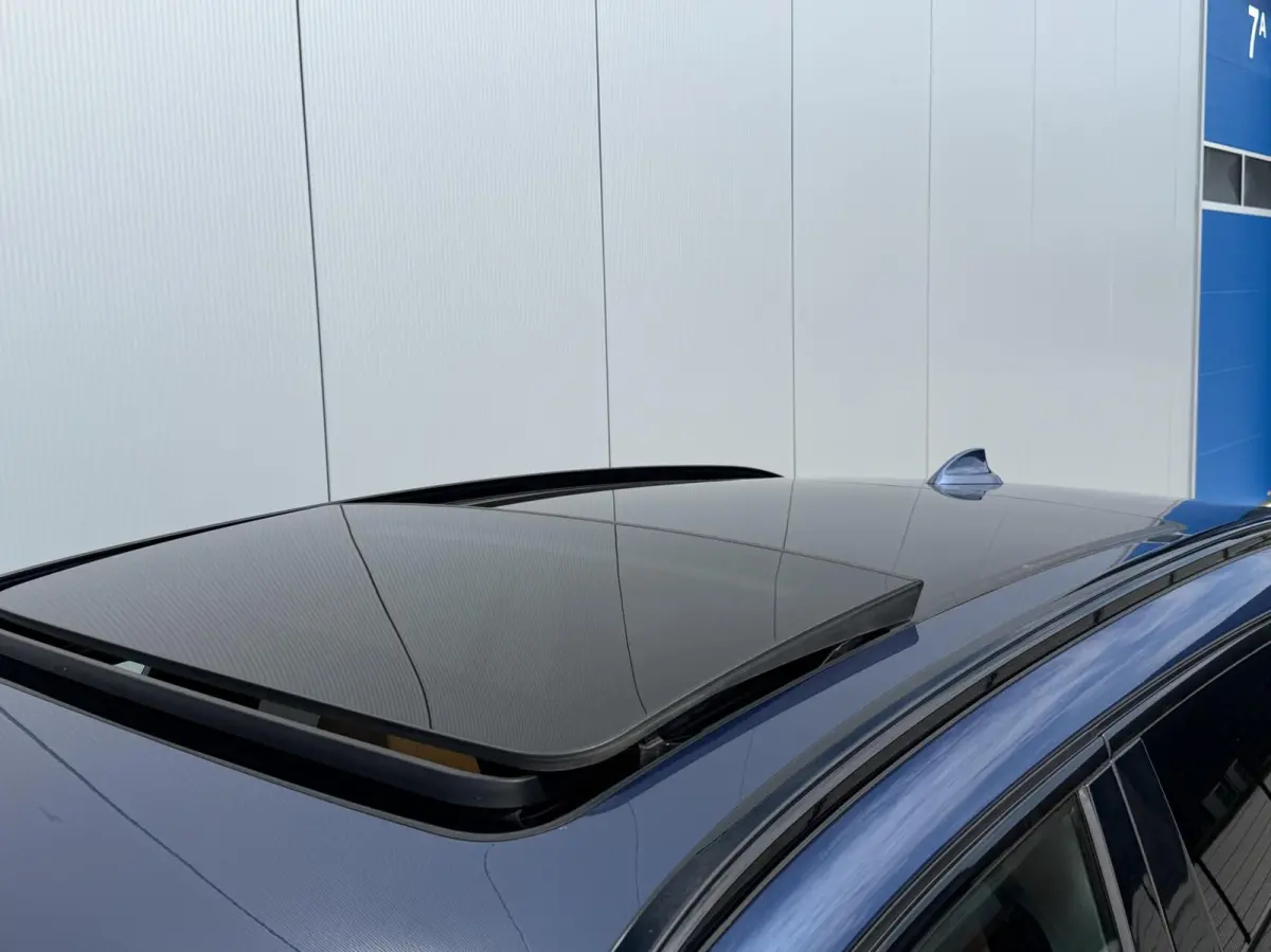 M40i xDrive High Executive - Phytonic Blue Pearl Metallic