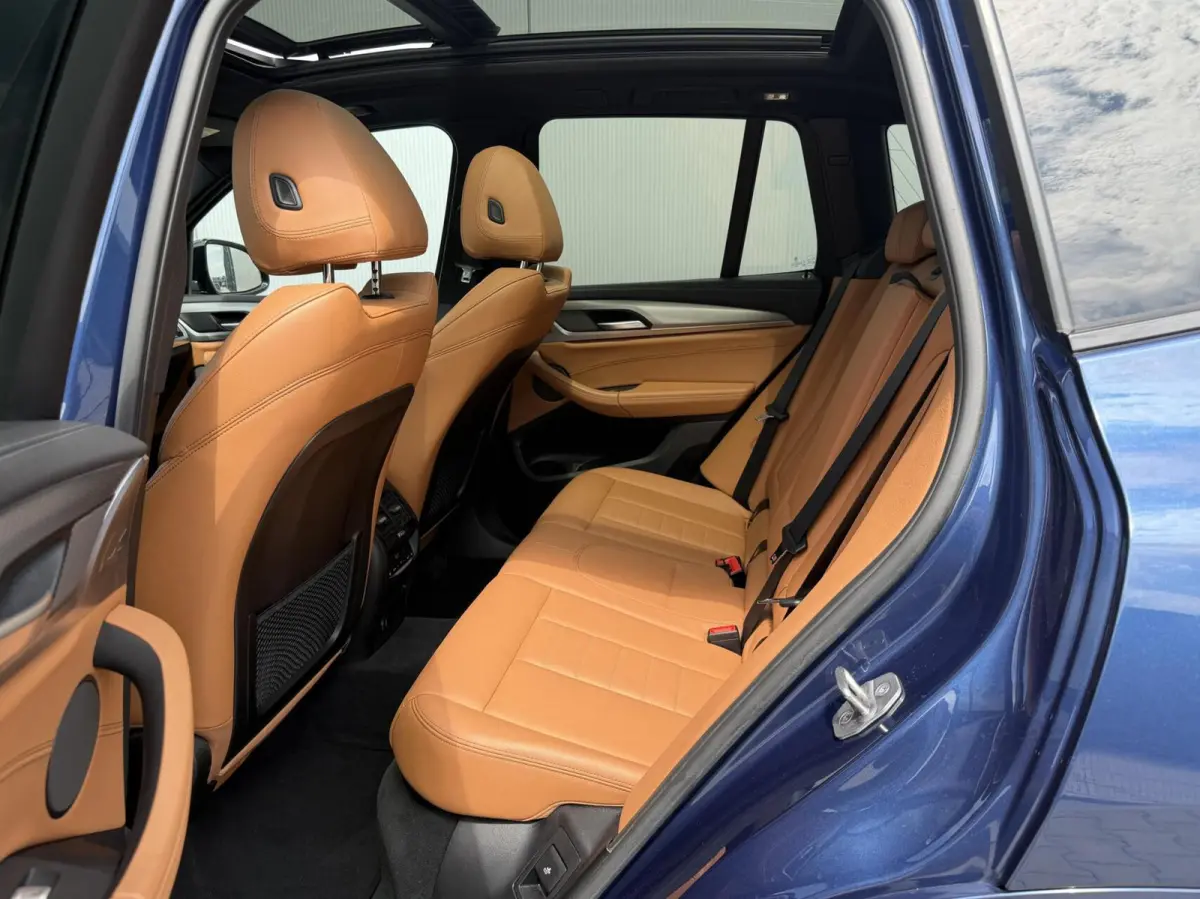 M40i xDrive High Executive - Phytonic Blue Pearl Metallic