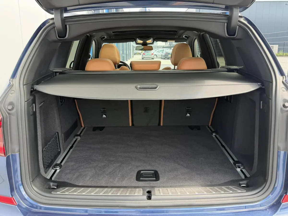 M40i xDrive High Executive - Phytonic Blue Pearl Metallic