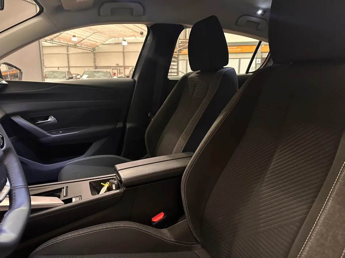 1.2 PureTech Active Pack Business Afneembare Trekhaak | 16" Lichtmetaal | Cruise | Parkeersensoren achter | Airco | Apple Carplay/Android Auto | Cruise control