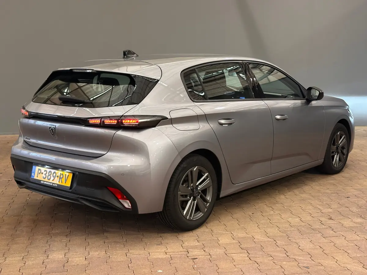 1.2 PureTech Active Pack Business Afneembare Trekhaak | 16" Lichtmetaal | Cruise | Parkeersensoren achter | Airco | Apple Carplay/Android Auto | Cruise control